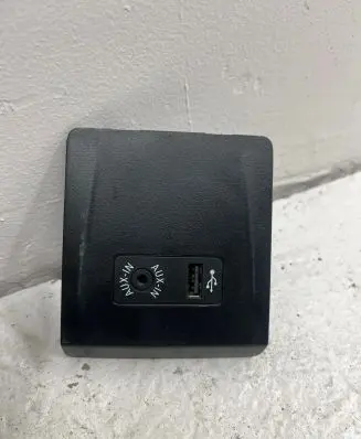 BMW 2 F46 USB socket connector 9284253 1303038