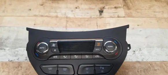 Ford Focus C-MAX Climate control unit AM5T18C612BH AM5T18C612