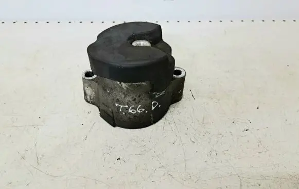 Honda Accord Engine mount bracket
