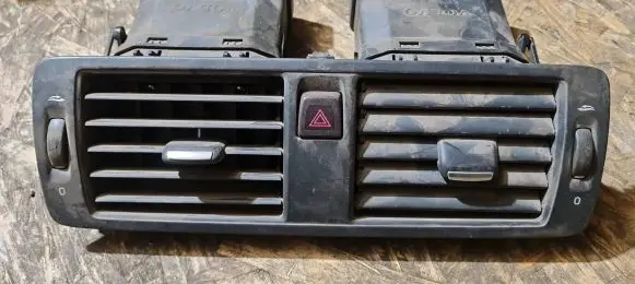 Volvo V50 Dash center air vent grill 505068