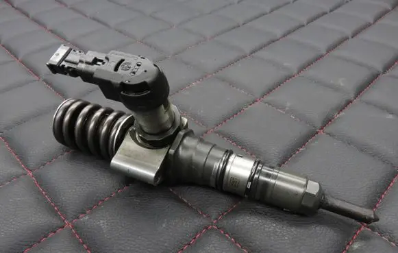 Audi A3 S3 8P Fuel injector 03g130073t