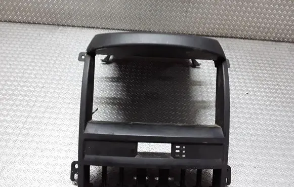Radio/GPS head unit trim
