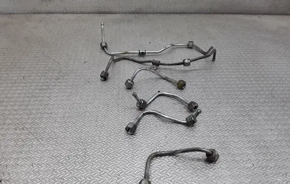 Mitsubishi Lancer VIII Fuel injector supply line/pipe 