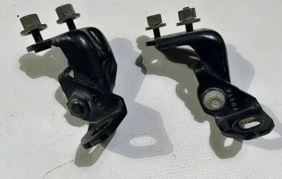 Rear door hinge set
