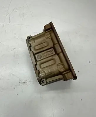 BMW 5 F10 F11 Other cylinder head part 24400510 7605104