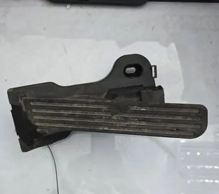 Volkswagen Touran I Accelerator throttle pedal 1T2723503G 6PV00874601