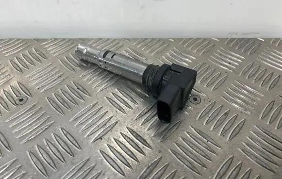 Volkswagen Eos High voltage ignition coil 036905715F