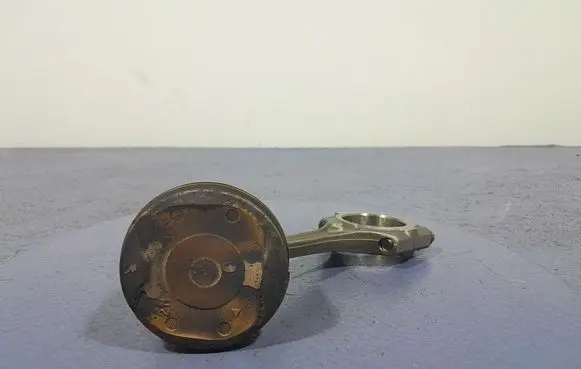 Toyota Auris E180 Piston 