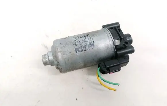 Toyota Avensis T250 Seat adjustment motor 8582033020 85820-33020