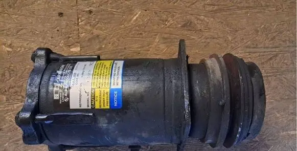 Mercedes-Benz SL R107 Air conditioning (A/C) compressor (pump) 1131236
