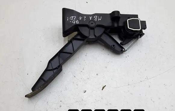 Mercedes-Benz A W169 Accelerator throttle pedal A1693000304