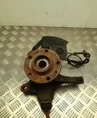Opel Vivaro Front wheel hub 014