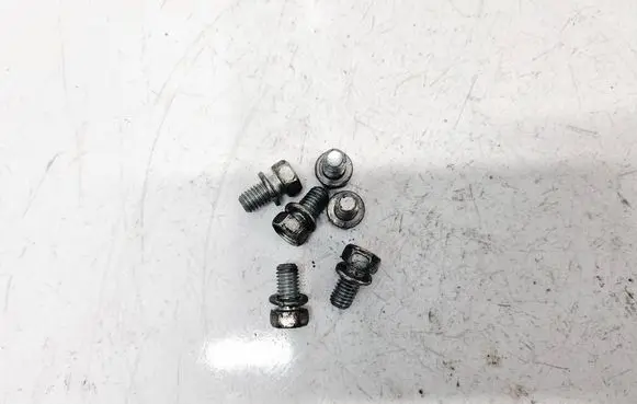 Nissan Note (E11) Nuts/bolts 
