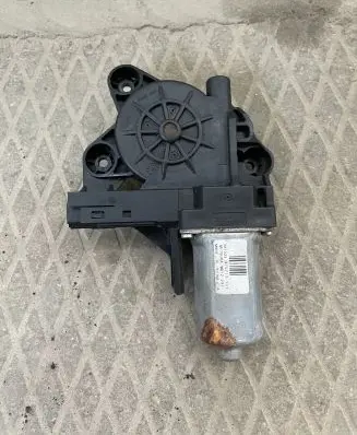Volvo XC70 Front door window regulator motor 970713101 091022 WR1229