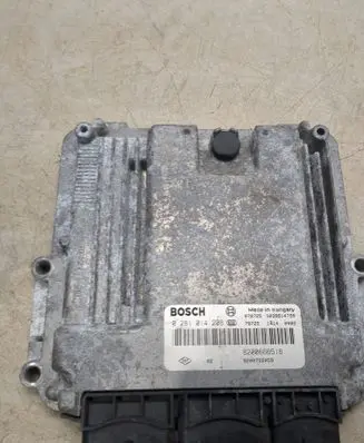 Opel Vivaro Engine control unit/module 0281014208 8200666516 8200752059