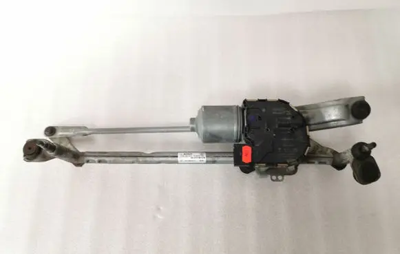 Volkswagen Golf VII Front wiper linkage and motor 5G1955119A