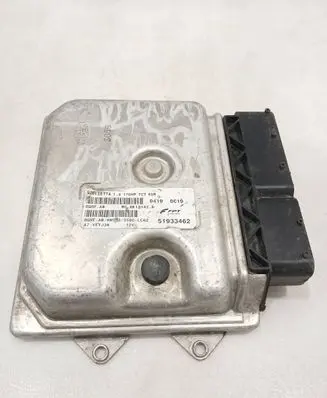 Alfa Romeo Giulietta Engine control unit/module 51933462 3S80LC62 BCG113142A