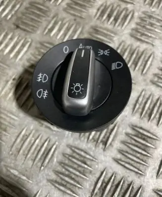 Volkswagen PASSAT B7 Light switch