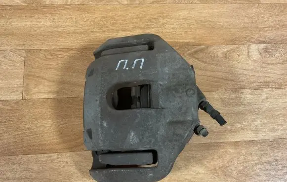 BMW 5 E60 E61 Front brake caliper 1181900067