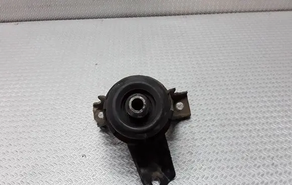 Mazda 6 Engine mount bracket