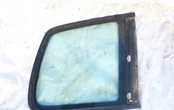 Volkswagen Touran I Rear side window