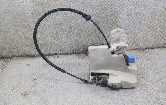 Volkswagen Polo Front door lock 