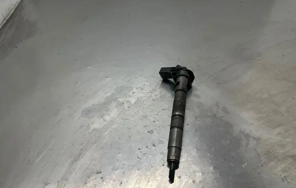 Audi A4 S4 B8 8K Fuel injector 0445116030 03L130277