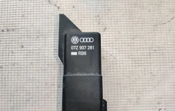 Glow plug pre-heat relay