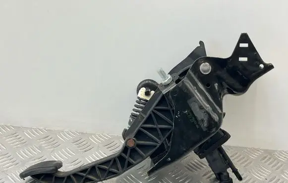 Land Rover Evoque I Clutch pedal GJ327B633BA CT8UC 291908D