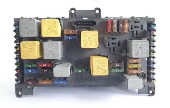 Mercedes-Benz Vito Viano W639 Fuse module 6395450201 A6395450401