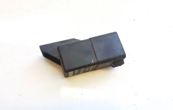 Skoda Octavia Mk2 (1Z) Glow plug pre-heat relay 0281003038 038907281d