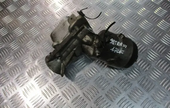 Opel Astra H Oil filter mounting bracket