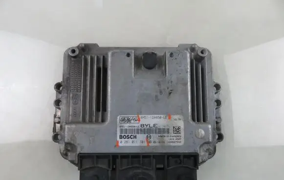 Mazda 3 I Engine control unit/module 8M5112A650LE 0281011701