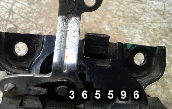 Audi A3 S3 8L Front door lock 8L0827