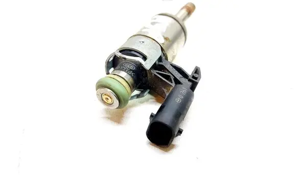 Volkswagen Golf VII Fuel injector 04E133036A