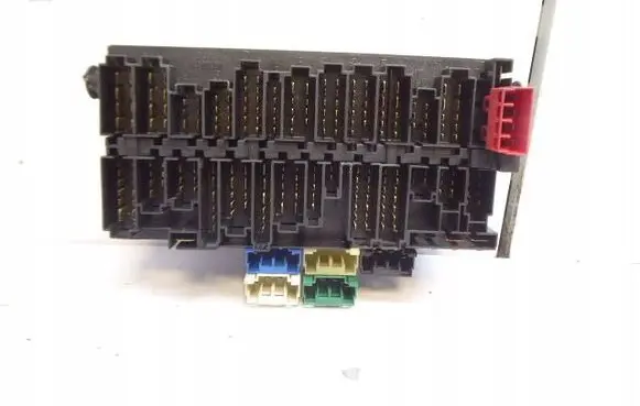 Volkswagen Golf III Fuse box set 357937039