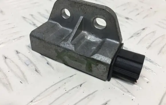 Nissan X-Trail T30 Airbag deployment crash/impact sensor FBCN005X180325