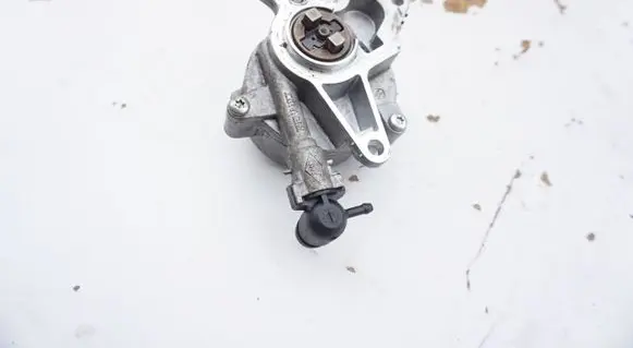 Renault Laguna II Vacuum pump 8200376925