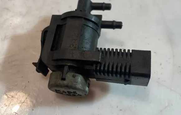 Audi A4 S4 B7 8E 8H Turbo solenoid valve 1J0906283C