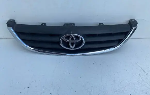 Toyota Avensis T220 Front bumper upper radiator grill 5311105040A