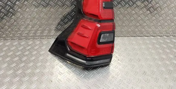 Toyota Land Cruiser J300 Rear/tail lights