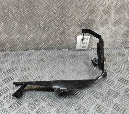 Radiator support slam panel bracket