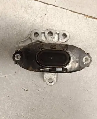 Opel Mokka X Engine mount bracket 573AYC00A LKB0016410