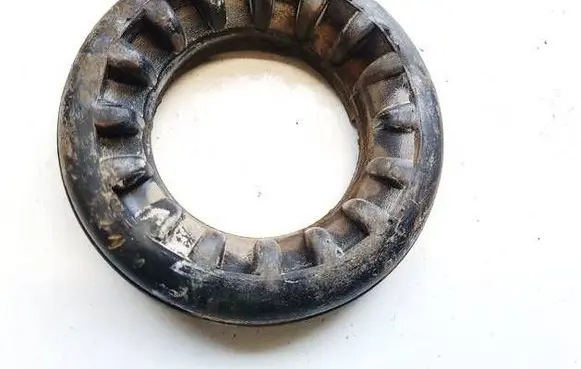 Volvo V40 Front coil spring rubber mount AV615599DD