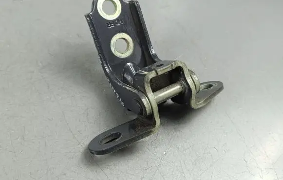 KIA Stonic Rear door lower hinge