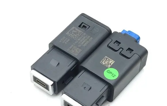 Peugeot 3008 III USB socket connector 9831350680 9851608480 9648394780