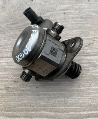 BMW X1 E84 Fuel injection high pressure pump 7610761 13518604231 0261520284