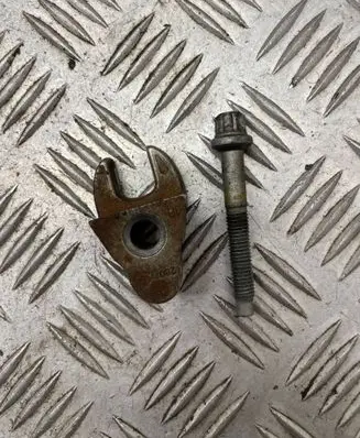 Peugeot 5008 Fuel Injector clamp holder