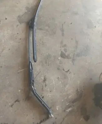 Nissan Primera Front wiper blade arm 185263