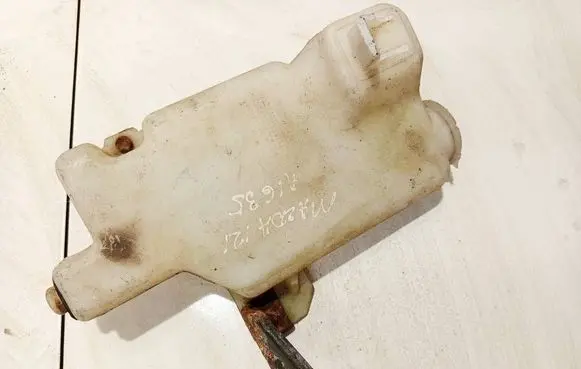 Windshield washer fluid reservoir/tank
